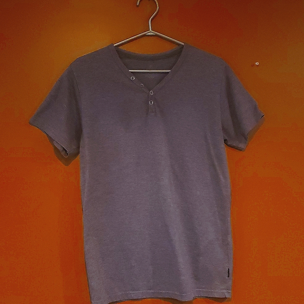 👕Men's medium sized navy V👕 neck